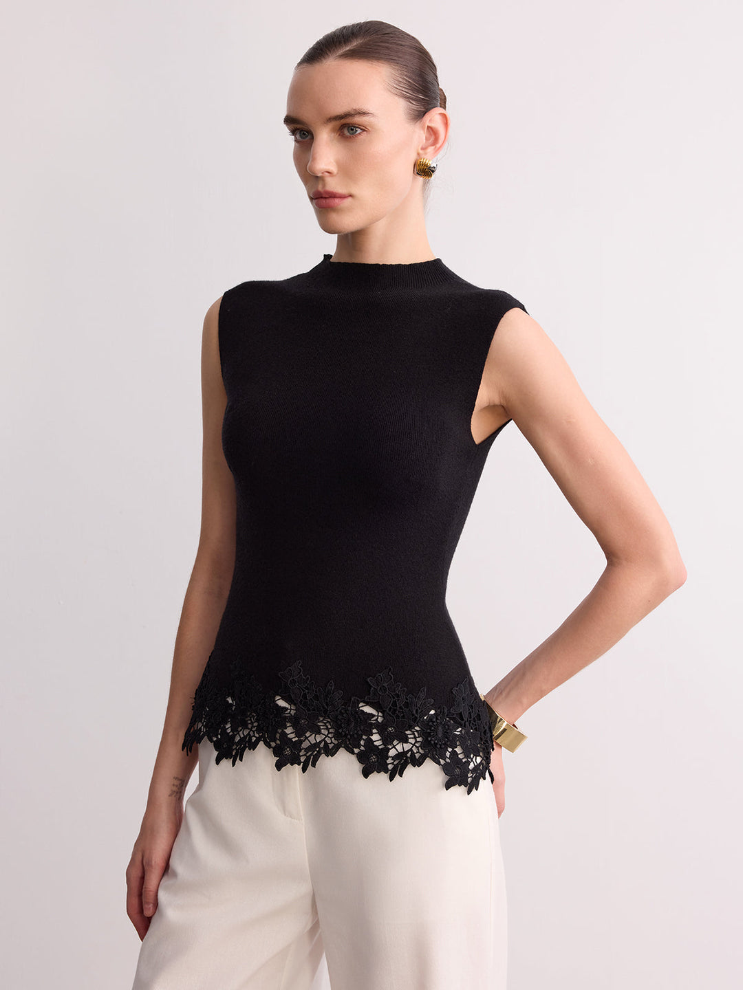 Sleeveless Lace Hem Knit Vest