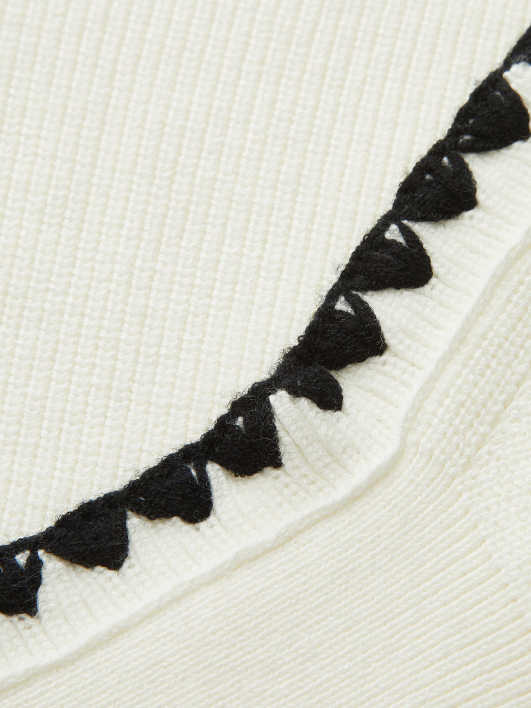 Contrast Stitch V‑Neck Balloon Sleeve Sweater