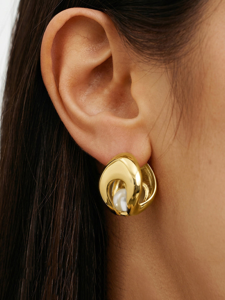 Hollow Metal Pearl Decor Stud Earrings